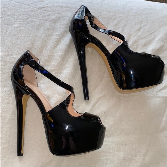 Black Pumps - Picture 9 of 14